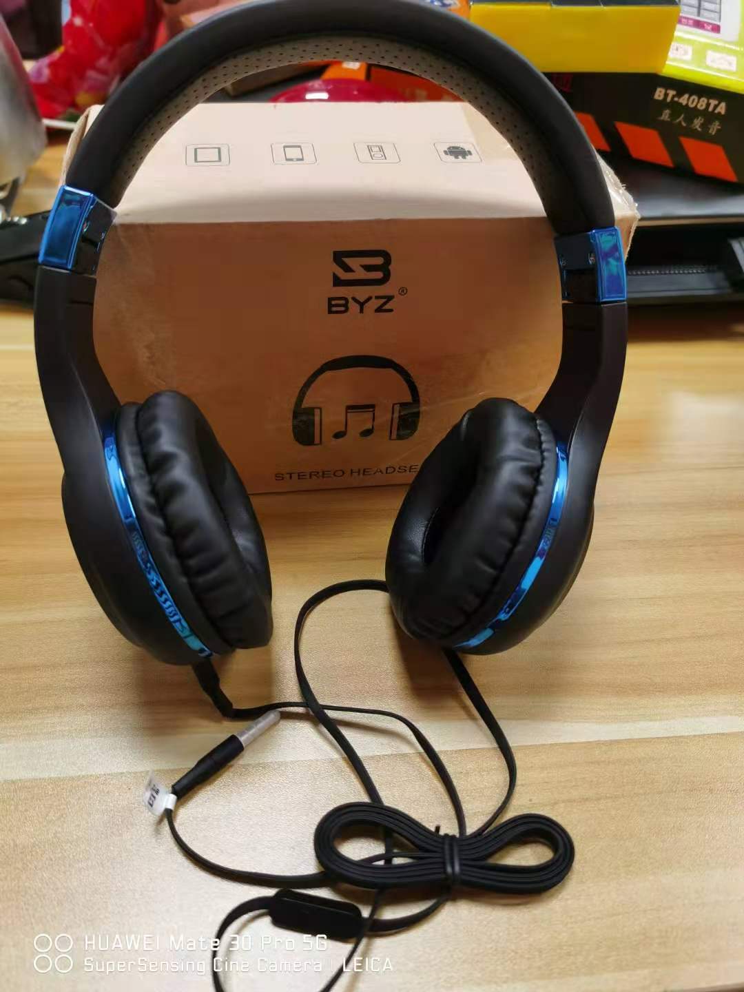 39669 - 20000pc of headphones China