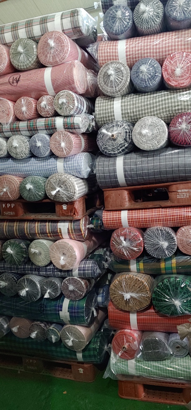 52155 - FABRIC STOCK YARN DYED check for shirting Korea