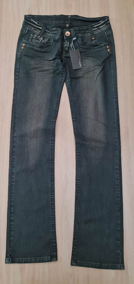 52620 - STOCK OF WOMEN'S PANTS. BRANDS: "EXTYN" AND "BLOOM" Europe